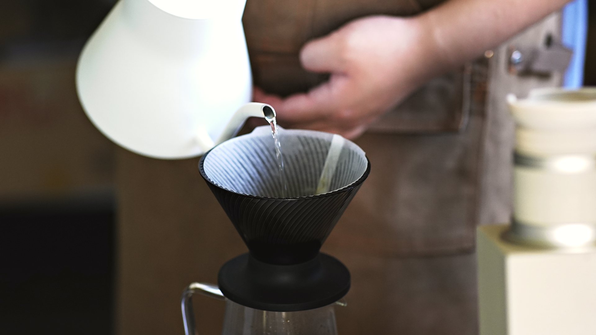 ドリップで淹れる朝のコーヒー